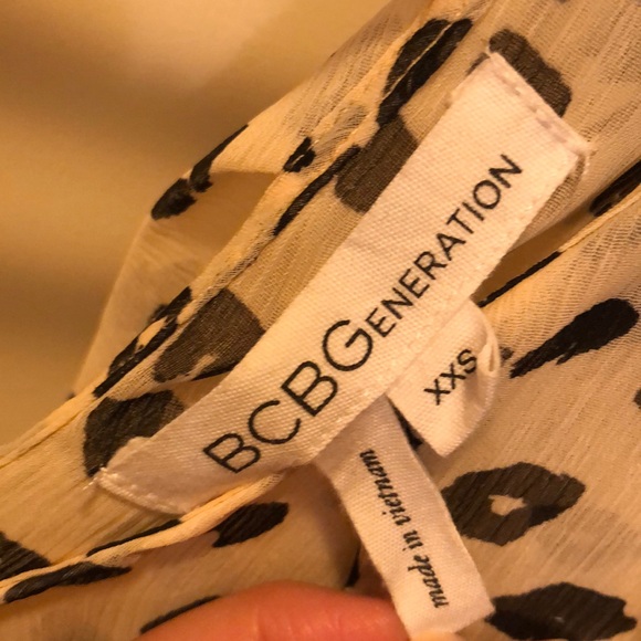 BCBGENERATION ruffle sleeve animal print blouse - Picture 3 of 7